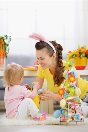simsearch:400-05692887,k - Mother and baby playing with Easter decoration Foto de stock - Super Valor sin royalties y Suscripción, Código: 400-06083061