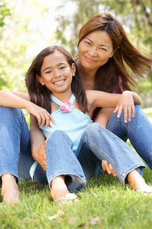 filipina mother daughter - Mother And Daughter Enjoying Day In Park Photographie de stock - Aubaine LD & Abonnement, Code: 400-06097513