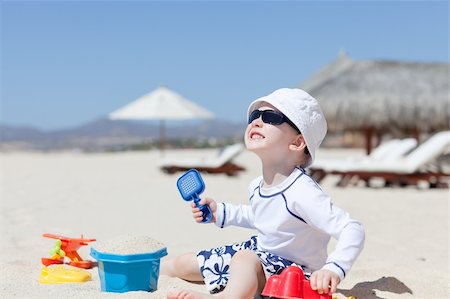 simsearch:400-04423521,k - cute toddler enjoying summer vacation at the tropical beach Photographie de stock - Aubaine LD & Abonnement, Code: 400-06092618