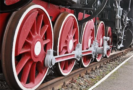 simsearch:400-04992228,k - Close up shot of wheels of the old locomotive Foto de stock - Super Valor sin royalties y Suscripción, Código: 400-06100689