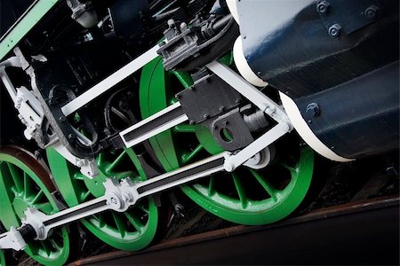 simsearch:400-04992228,k - Close up shot of wheels of the old locomotive Foto de stock - Super Valor sin royalties y Suscripción, Código: 400-06100704