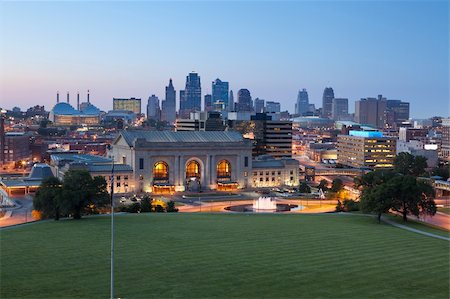 Image of the Kansas City skyline at twilight. Stock Photo - Budget Royalty-Free & Subscription, Code: 400-06102467