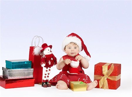 snowman snow angel - Pretty baby girl on a soft falling snowflake background Photographie de stock - Aubaine LD & Abonnement, Code: 400-06129132