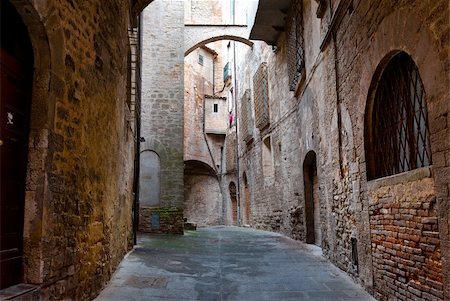 simsearch:400-04393153,k - Narrow Alley with Old Buildings in the Italian City Stock Photo - Budget Royalty-Free & Subscription, Code: 400-06137099