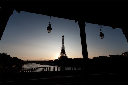 simsearch:400-04974897,k - Early morning with the Eiffel tower in the sunset. Stock Photo - Budget Royalty-Free & Subscription, Code: 400-06137112