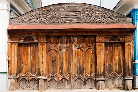 simsearch:400-07054392,k - Old closed wooden ornate gate, with symbols on the top Photographie de stock - Aubaine LD & Abonnement, Code: 400-06138035