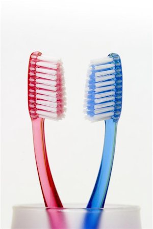 simsearch:400-04151135,k - Blue and rose toothbrushes in a cup isolated against white! Stock Photo - Budget Royalty-Free & Subscription, Code: 400-06131022