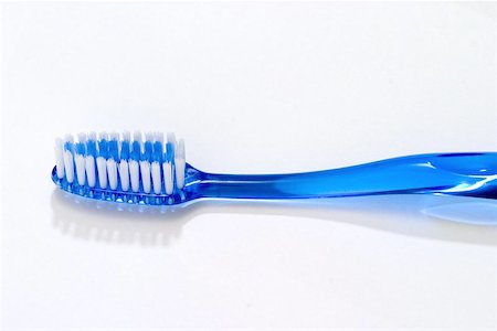 simsearch:400-04151137,k - Blue toothbrush isolated against white Photographie de stock - Aubaine LD & Abonnement, Code: 400-06131702