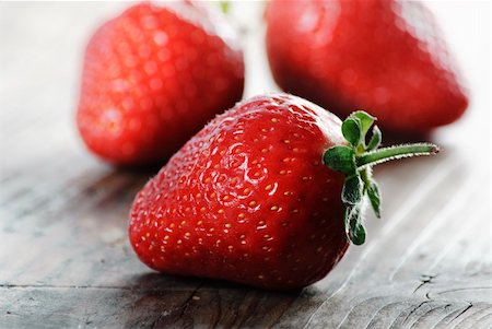 simsearch:400-07096505,k - Strawberries on rustick wooden table Stock Photo - Budget Royalty-Free & Subscription, Code: 400-06140437