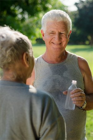 simsearch:400-04969467,k - Senior people, old man and woman talking and drinking water after exercising in park Photographie de stock - Aubaine LD & Abonnement, Code: 400-06140993