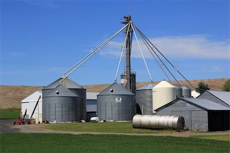 Grain bins on a farm in Eastern Washington Stock Photo - Budget Royalty-Free & Subscription, Code: 400-06175532