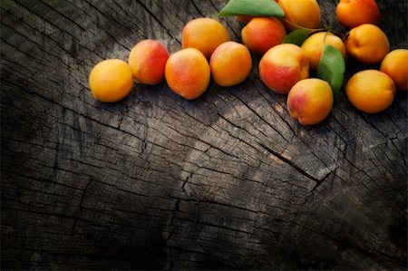 simsearch:400-07096505,k - Fruit garden concept. Freshly harvested apricot on old wooden background Stock Photo - Budget Royalty-Free & Subscription, Code: 400-06176145
