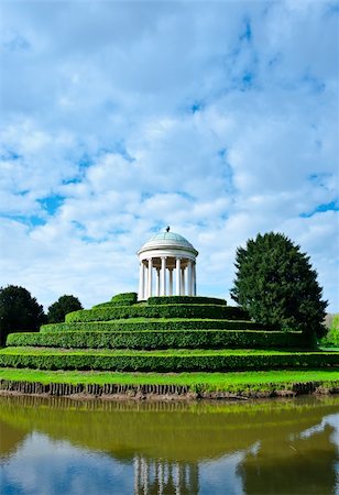 Rotunda in the Center of the Pond in Querini Park, Vicenza Stock Photo - Budget Royalty-Free & Subscription, Code: 400-06177116