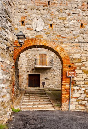 simsearch:400-04375112,k - Narrow Alley of Italian Medieval City Todi Stock Photo - Budget Royalty-Free & Subscription, Code: 400-06177118