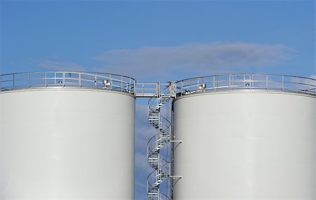 new oil tank Stock Photo - Budget Royalty-Free & Subscription, Code: 400-06172170