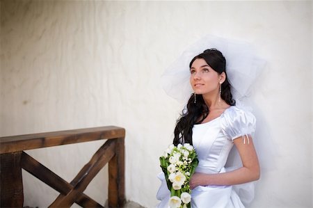 bride by the white wall looking up Stock Photo - Budget Royalty-Free & Subscription, Code: 400-06172779