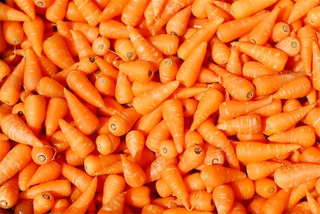 simsearch:400-05370250,k - A closeup shot of fresh young carrots for sale in a marketplace Stock Photo - Budget Royalty-Free & Subscription, Code: 400-06201746