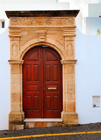 simsearch:400-04393153,k - Wooden Ancient Door in Greek City Foto de stock - Super Valor sin royalties y Suscripción, Código: 400-06329193