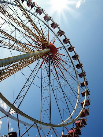 simsearch:400-08403714,k - Ferris wheel in the background of blue sky and sun Stock Photo - Budget Royalty-Free & Subscription, Code: 400-06329703