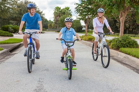 simsearch:400-05755734,k - A young family of man and woman parents and one boy child, cycling together. Photographie de stock - Aubaine LD & Abonnement, Code: 400-06332971