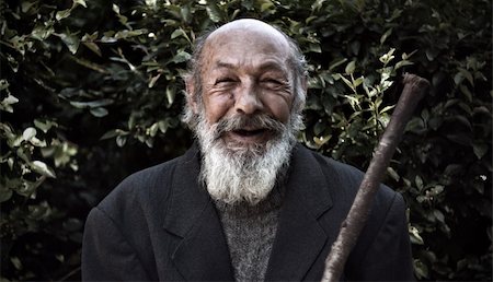 sympathy - portrait of an elderly bearded man with a smile on face Foto de stock - Super Valor sin royalties y Suscripción, Código: 400-06333846