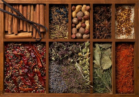 pimento - Nine Sections in Wooden Box with Mixed Spices, Herbs and Dried Leafs close up Stock Photo - Budget Royalty-Free & Subscription, Code: 400-06365740