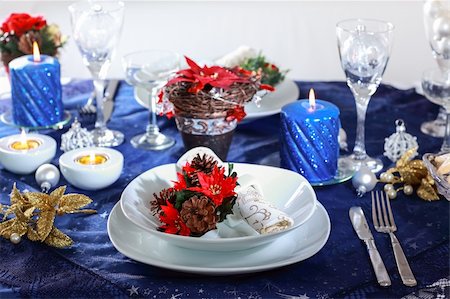 simsearch:400-05693119,k - Place setting for Christmas in blue tone Stock Photo - Budget Royalty-Free & Subscription, Code: 400-06416370