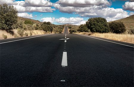 simsearch:400-05112302,k - Asphalt road and white line marking. Close up low viewpoint. Stock Photo - Budget Royalty-Free & Subscription, Code: 400-06413375