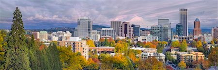 simsearch:400-05723698,k - Portland Oregon Downtown City Skyline avec Mont Hood dans le Panorama d'automne Photographie de stock - Aubaine LD & Abonnement, Code: 400-06424678