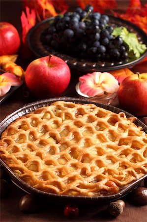 simsearch:400-04370315,k - Traditional apple pie for Thanksgiving Stock Photo - Budget Royalty-Free & Subscription, Code: 400-06427287