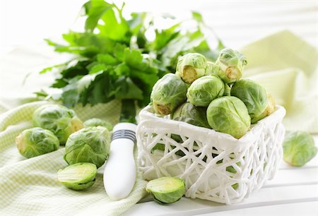 simsearch:400-05370250,k - fresh raw brussels sprouts on a wooden table Stock Photo - Budget Royalty-Free & Subscription, Code: 400-06429494