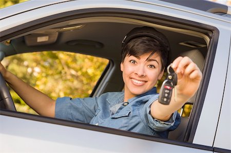 Happy Smiling Mixed Race Woman in Car Holding Set of Keys. Foto de stock - Super Valor sin royalties y Suscripción, Código: 400-06457957