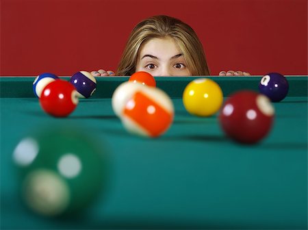 pool child - Photo of a young girl checking the billiard balls for a chance at a good shot. Foto de stock - Super Valor sin royalties y Suscripción, Código: 400-06524460