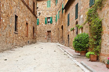 simsearch:400-07217858,k - Narrow Alley with Old Buildings in the Italian City Stock Photo - Budget Royalty-Free & Subscription, Code: 400-06530914