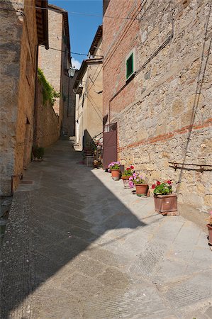 simsearch:400-06530910,k - Narrow Alley with Old Buildings in Tuscany Stock Photo - Budget Royalty-Free & Subscription, Code: 400-06530919