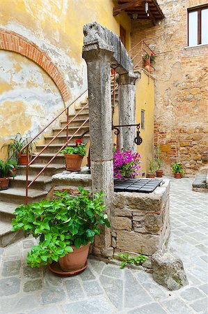 simsearch:400-07217858,k - Ancient Well in Courtyard, Italian City of Cetona Stock Photo - Budget Royalty-Free & Subscription, Code: 400-06567217