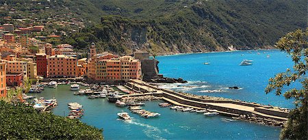 favorite - Aerial panoramic view on Vernazza - small italian town in famous Cinque Terre on Mediterranean Sea in Liguria, Italy. Foto de stock - Super Valor sin royalties y Suscripción, Código: 400-06561605