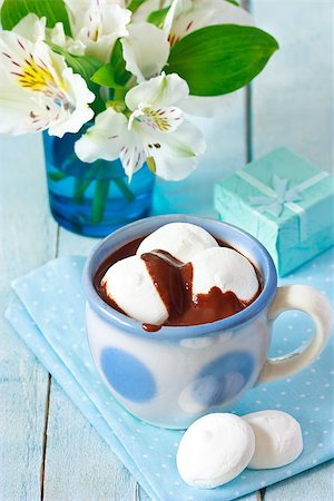 simsearch:700-03698239,k - Cup of hot chocolate drink with marshmallow on a blue background. Stock Photo - Budget Royalty-Free & Subscription, Code: 400-06639323