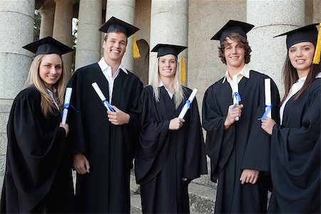 simsearch:400-06688304,k - Graduates together in front of their university Photographie de stock - Aubaine LD & Abonnement, Code: 400-06688434