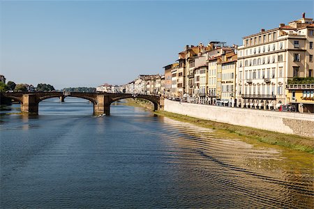 Arno River Embankment after Sunrise in Florence, Tuscany, Italy Foto de stock - Super Valor sin royalties y Suscripción, Código: 400-06696355