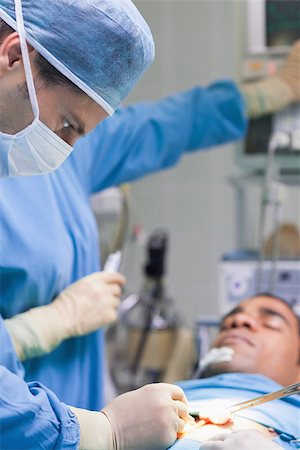 Doctor operating in operating theater Stock Photo - Budget Royalty-Free & Subscription, Code: 400-06734614