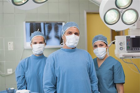 simsearch:400-06734297,k - Front view of medical team in operating theater Stock Photo - Budget Royalty-Free & Subscription, Code: 400-06734903
