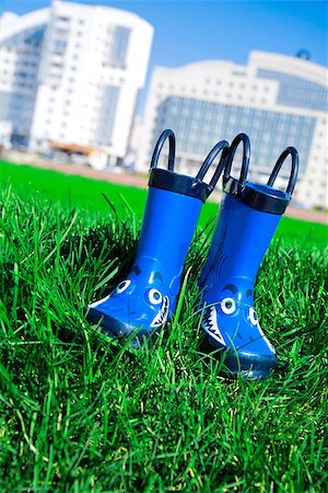 simsearch:700-00378081,k - dark blue child rubber boots on a grass in a spring day Photographie de stock - Aubaine LD & Abonnement, Code: 400-06745766