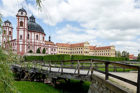 Famous Baroque chateau Jaromerice nad Rokytnou, Czech Republic Stock Photo - Budget Royalty-Free & Subscription, Code: 400-06741064