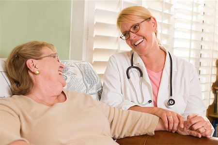Happy Smiling Doctor or Nurse Talking to Senior Woman in Chair. Photographie de stock - Aubaine LD & Abonnement, Code: 400-06763256