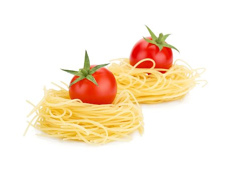 simsearch:400-06796273,k - Cherry tomatoes on pasta. Isolated on white background Stock Photo - Budget Royalty-Free & Subscription, Code: 400-06796256