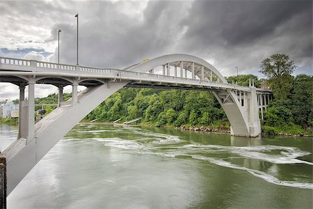 Oregon City Arch Bridge Over Willamette River Connecting West Linn and Oregon City Stock Photo - Budget Royalty-Free & Subscription, Code: 400-06797136