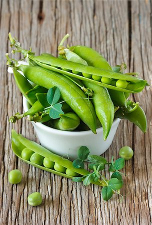 Fresh green peas with leaves in a white bowl. Stock Photo - Budget Royalty-Free & Subscription, Code: 400-06798797