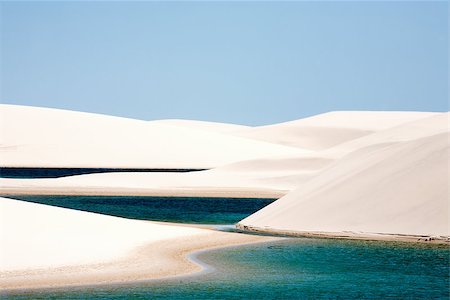 simsearch:855-06313097,k - view of lagoa azul in desert white sand dunes of the Lencois Maranheses National Park in brazil Foto de stock - Super Valor sin royalties y Suscripción, Código: 400-06859371