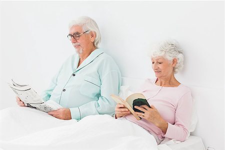 Old couple reading in bed Stock Photo - Budget Royalty-Free & Subscription, Code: 400-06873343